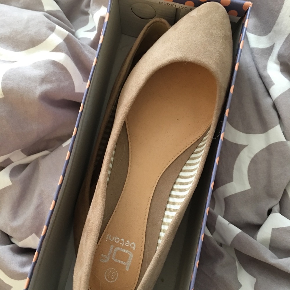 Nude/beige flats. BRAND NEW